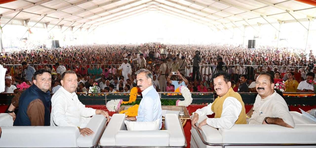 ‘अपना परिवार सुखी परिवार योजना’ में मनरेगा शर्त खत्म, आय सीमा 75 हजार: बल्ह में बोले CM सुक्खू, नेरचौक में खुलेंगे जल शक्ति, बिजली बोर्ड डिवीजन व DSP कार्यालय