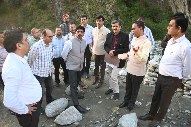 मानसून आपदा का आकलन करने कुल्लू पहुंची 6 सदस्यीय केंद्रीय टीम: सैंज घाटी, मातला और सिउण्ड पुल का किया स्थलीय निरीक्षण, एनएचपीसी विश्राम गृह में हुई उच्चस्तरीय समीक्षा बैठक