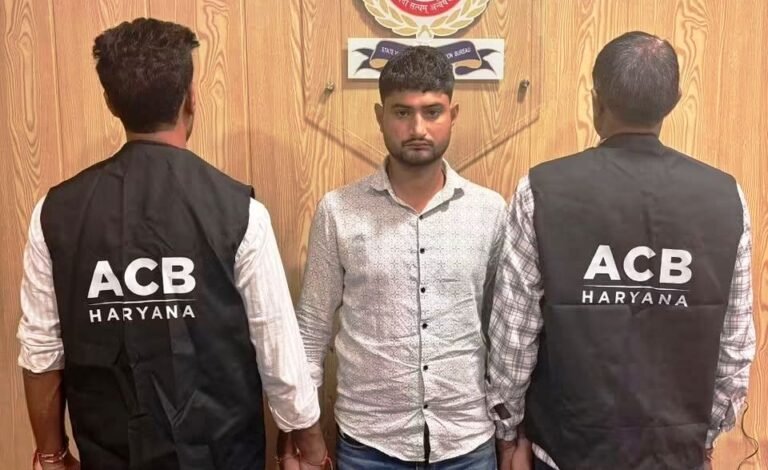 Haryana News: फरीदाबाद में सतर्कता विभाग का बड़ा छापा, 20 हजार की रिश्वत लेते क्लर्क रंगे हाथ गिरफ्तार