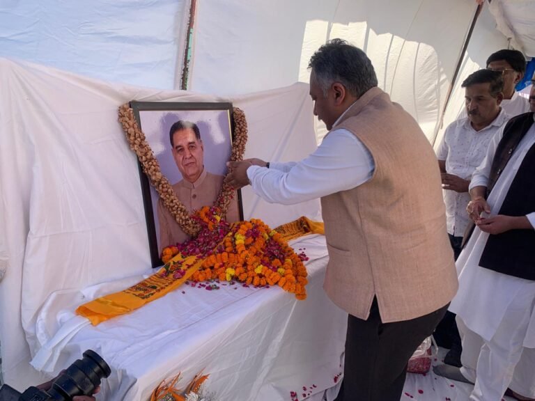 तियूणी में स्वर्गीय गुलाब सिंह चौहान की 100वीं जयंती पर पहुंचे शिक्षा मंत्री रोहित ठाकुर, दी श्रद्धांजलि