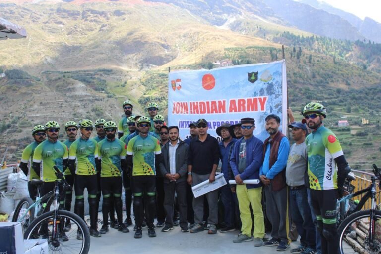 Lahaul Spiti News: अंबाला से केलांग पहुंची भारतीय सेना की 26 पंजाब यूनिट की साइकिल यात्रा, युवाओं को दिया राष्ट्रसेवा का संदेश