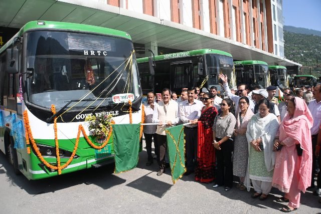 Kullu News Sundar Singh Thakur Flags Off Electric Buses