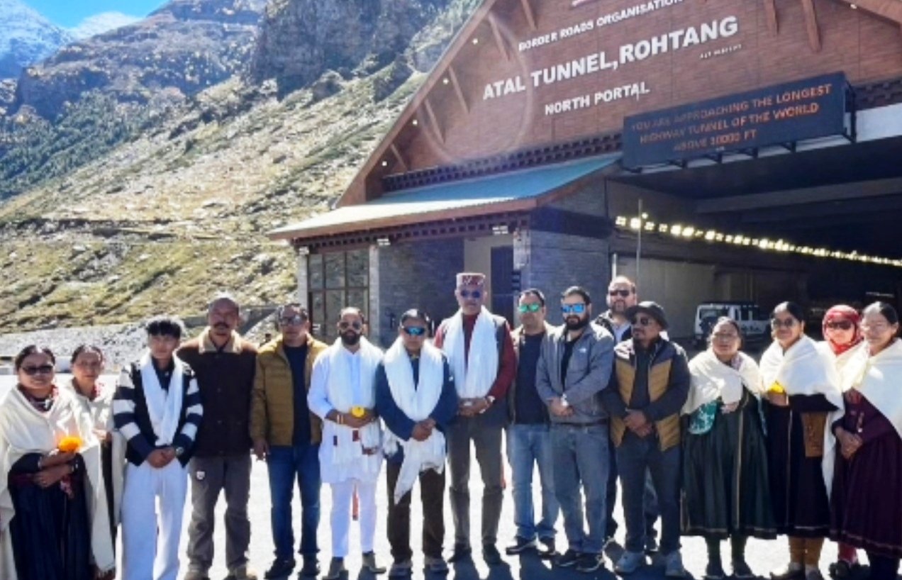Ravi Thakur Interacts With Influencers At Atal Tunnel Lahaul Spiti News
