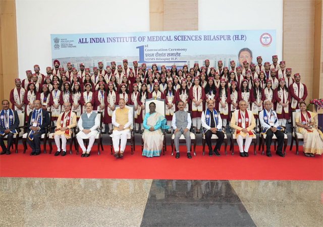 AIIMS Bilaspur: पहले दीक्षांत समारोह में पहुंचीं राष्ट्रपति द्रौपदी, 89 युवा डॉक्टरों को मिलीं डिग्रियां, 5 मेधावी छात्रों को गोल्ड मेडल