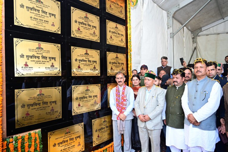 Himachal News: रोहड़ू को सीएम सुक्खू की बड़ी सौगात: 182.87 करोड़ की 61 विकास परियोजनाओं का लोकार्पण एवं शिलान्यास, स्कूली बच्चों के साथ निकाली एंटी-चिट्टा रैली