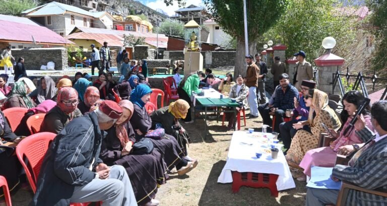 Lahaul Spiti News: केलांग में धूमधाम से मनाया गया अंतरराष्ट्रीय वरिष्ठ नागरिक दिवस, DC किरण भड़ाना ने वरिष्ठ नागरिकों को बताया समाज की अमूल्य धरोहर