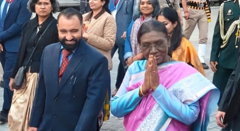 तीन दिवसीय हिमाचल दौरा पूरा कर राष्ट्रपति द्रौपदी मुर्मू दिल्ली रवाना, राज्यपाल ने दी गरिमापूर्ण विदाई