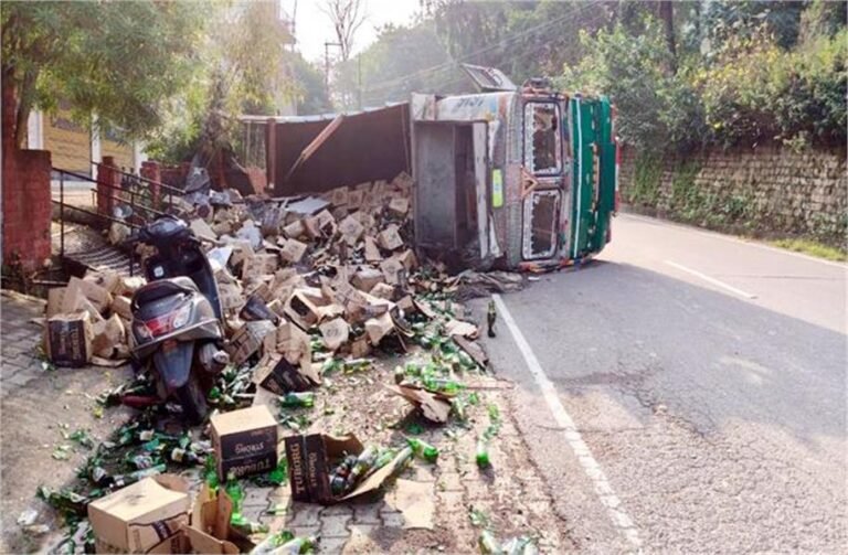 Himachal News Truck Overturns Near Beas Bridge Dehra