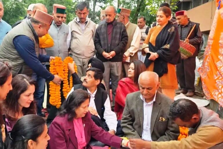 कंगनाधार में 70 लाख रुपये से बनेंगी दो पार्किंग, नगर निगम शिमला के मेयर सुरेंद्र चौहान ने किया शिलान्यास