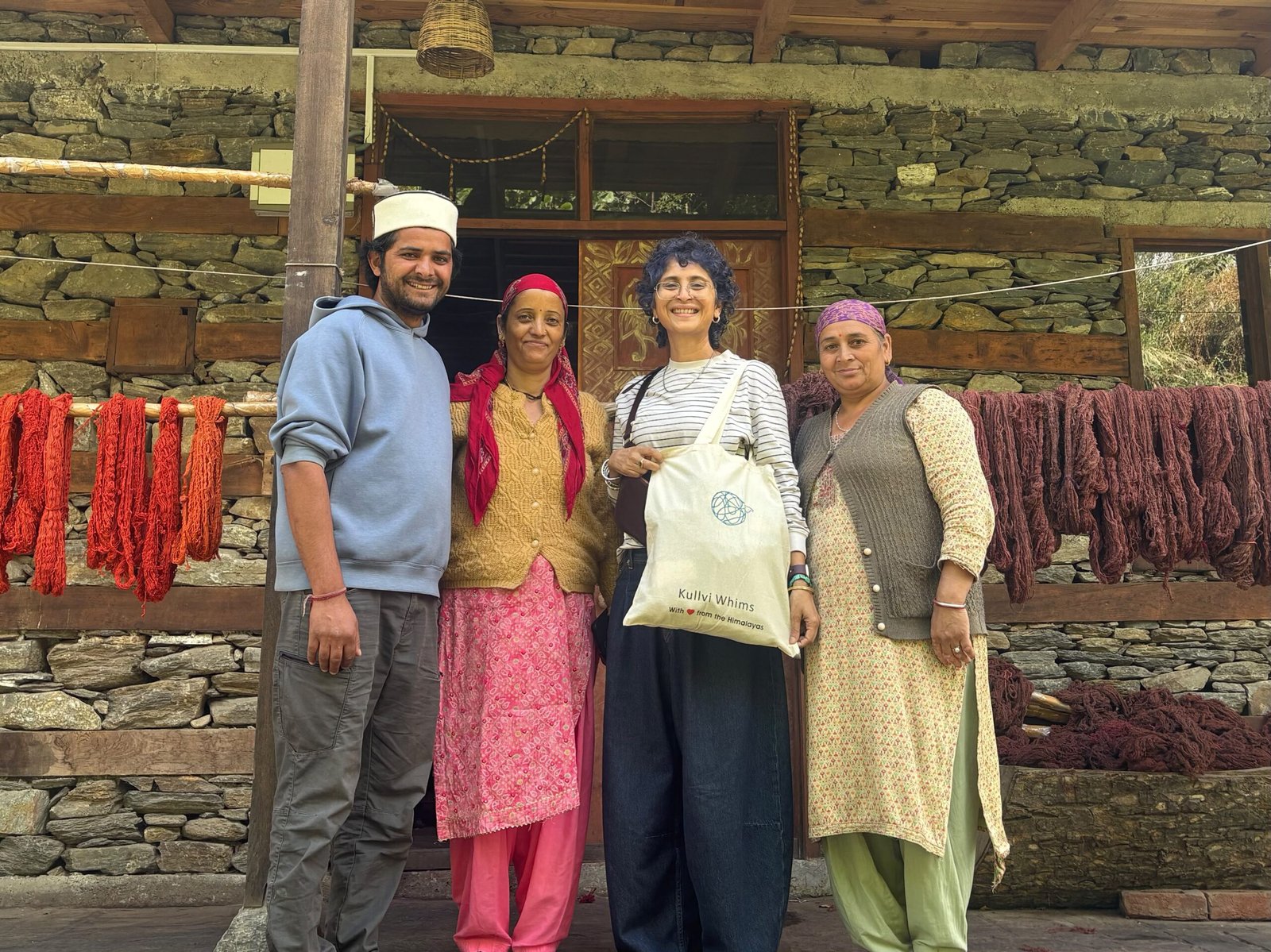 फिल्म निर्देशक किरण राव पहुंची धरोहर गांव नग्गर, हिमाचली ‘तारा जैकेट’ को किया पसंद