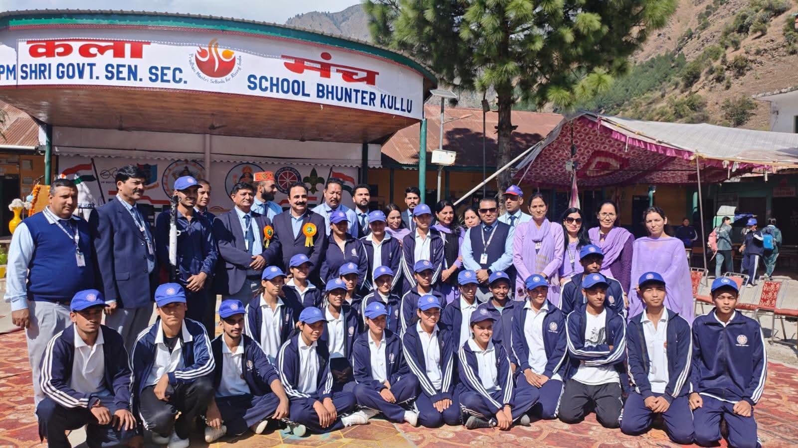 Kullu News: शिक्षा बोर्ड के अध्यक्ष डॉ. राजेश शर्मा ने पीएम श्री स्कूल भुंतर का किया दौरा, परीक्षा प्रणाली में सुधार पर विद्यार्थियों से किया सीधा संवाद