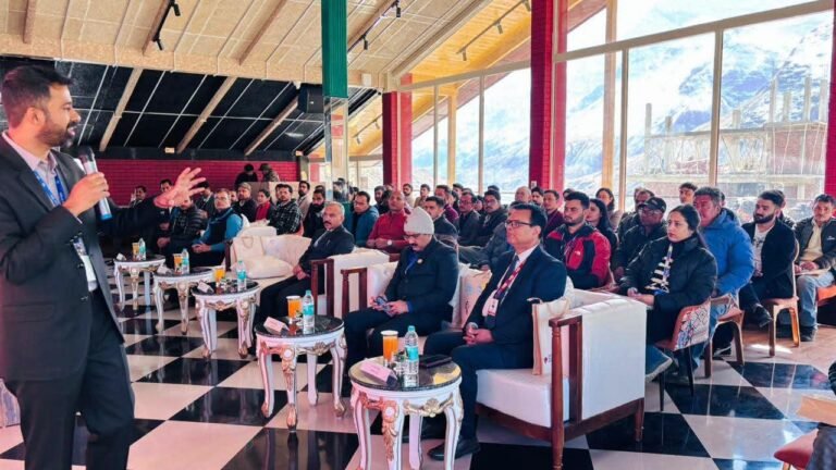 Lahaul Spiti News: आरबीआई ने बैंकरों को सिखाए नकली नोट पहचानने के गुर, 70 बैंक अधिकारियों ने लिया प्रशिक्षण