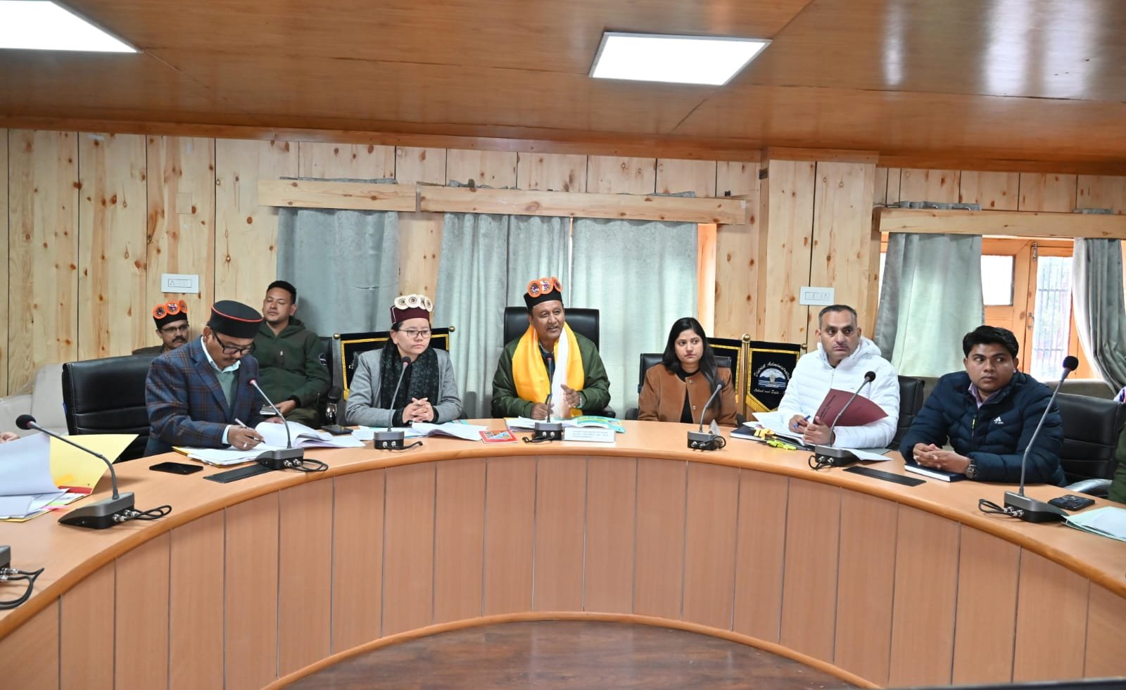 Lahaul Spiti News: केलांग में ‘सरकार गांव के द्वार’ कार्यक्रम में बोले मंत्री जगत सिंह नेगी- बर्फबारी से पहले दुरुस्त करें आधारभूत सुविधाएं, जनसमस्याओं का हो समयबद्ध निपटारा