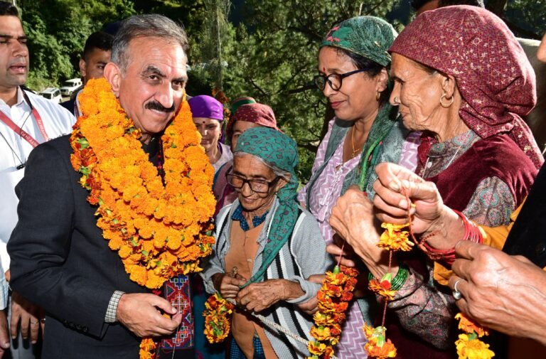 Himachal News: तकलेच स्कूल को सीबीएसई बोर्ड से जोड़ने की मुख्यमंत्री सुक्खू ने की घोषणा, बस स्टैंड का भी होगा सर्वे