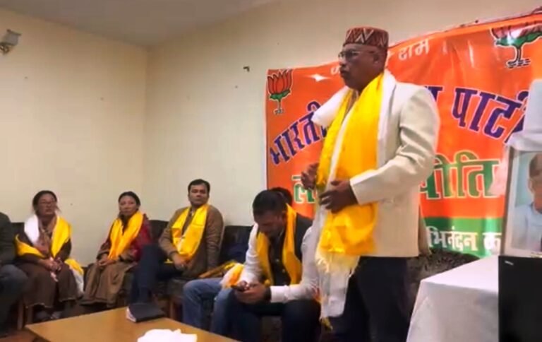 चुनाव आयोग पर सवाल उठाने को लेकर रवि ठाकुर का कांग्रेस पर हमला, मांगा नेताओं का इस्तीफा