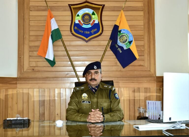 Shimla News: पूर्व एसपी संजीव गांधी के खिलाफ धोखाधड़ी और वित्तीय अनियमितताओं का मामला दर्ज