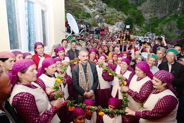 Himachal News: रामपुर के दुर्गम गांव काशा पाट पहुंचे सीएम सुक्खू, ग्रामीण के घर किया रात्रि विश्राम, नए स्कूल भवन के लिए 2 करोड़ की घोषणा