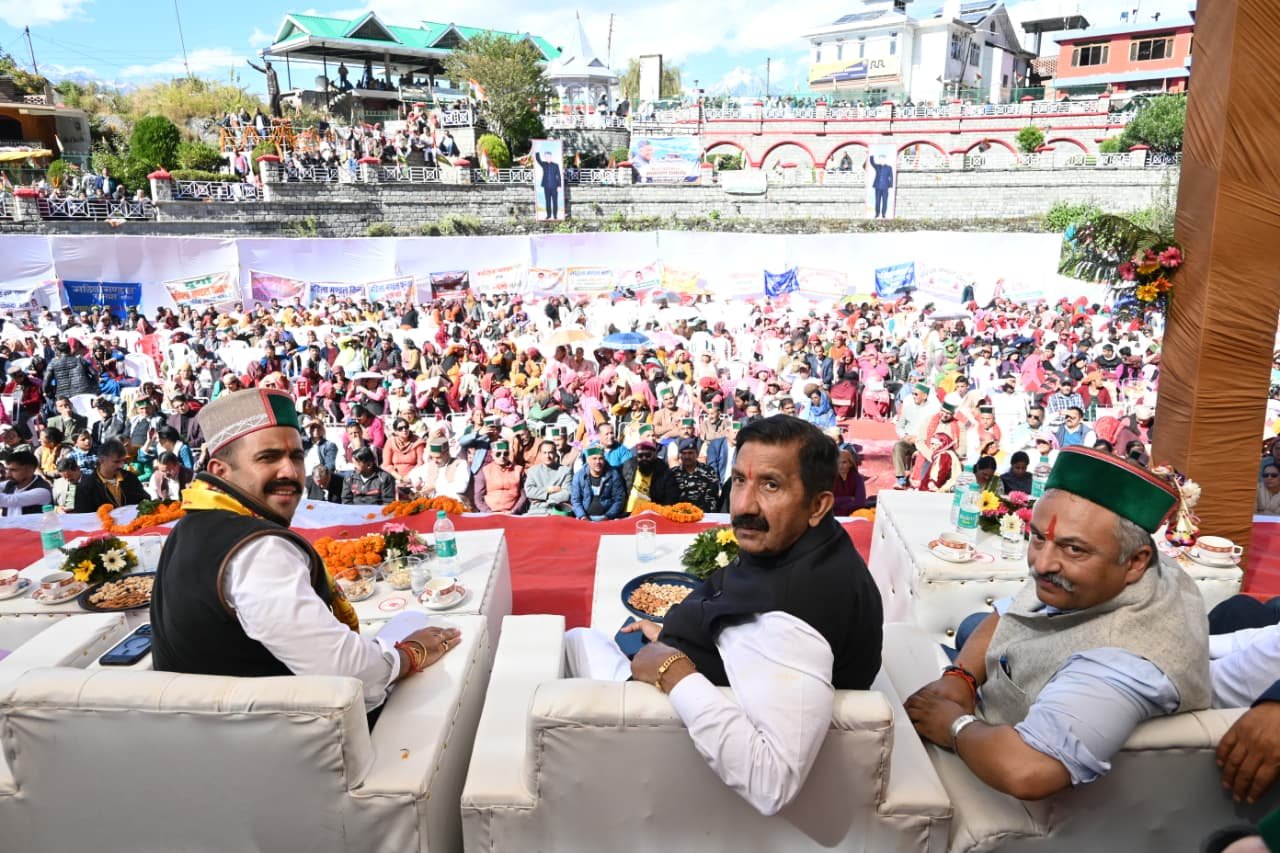 सराहन में पूर्व मुख्यमंत्री वीरभद्र सिंह की प्रतिमा का अनावरण: उपमुख्यमंत्री मुकेश अग्निहोत्री बोले; आधुनिक हिमाचल के निर्माता थे वीरभद्र सिंह, राजनीति ही नहीं प्रदेशवासियों के दिलों पर भी किया राज
