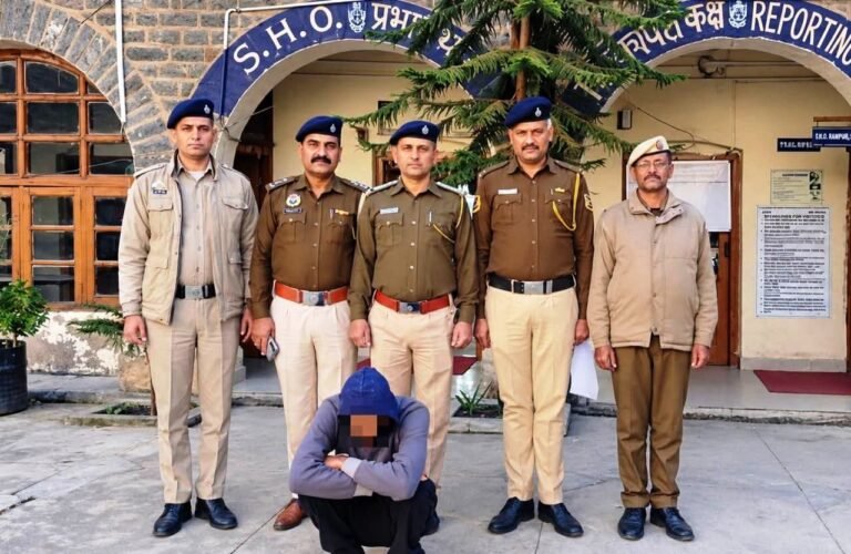 Shimla News: अलमारी में प्लास्टिक के डिब्बों के पीछे छिपा रखा था ‘सफेद जहर’, पुलिस ने ऐसे दबोचा शातिर तस्कर