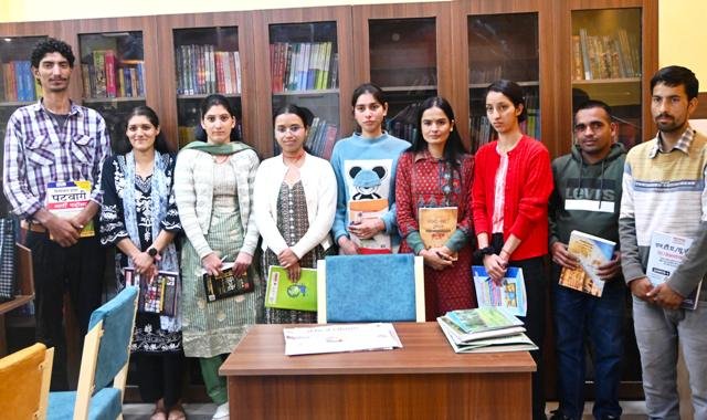 Himachal News Apna Pustakalaya Saraj Thunag Mandi Youth Education